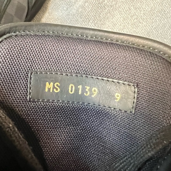 Men’s Louis Vuitton shoes - Picture 8 of 8